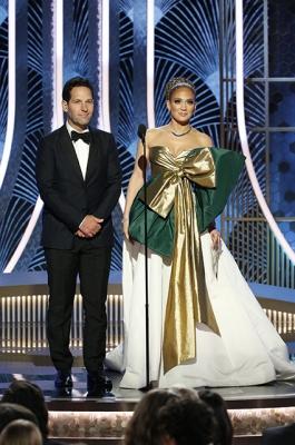 Платье Дженнифер Лопес от Valentino признали худшим нарядом на "Золотом глобусе"