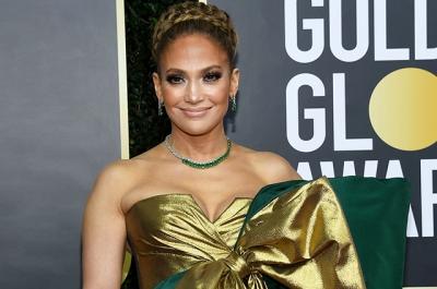 Платье Дженнифер Лопес от Valentino признали худшим нарядом на "Золотом глобусе"