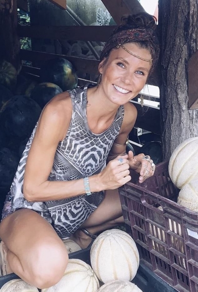 Дама не пьёт воду год и говорит, что стала здоровее. Но, глядя на её фото, люди не верят в пользу этого метода Дама не пьёт воду год и говорит, что стала здоровее. Но, глядя на её фото, люди не верят в пользу этого метода