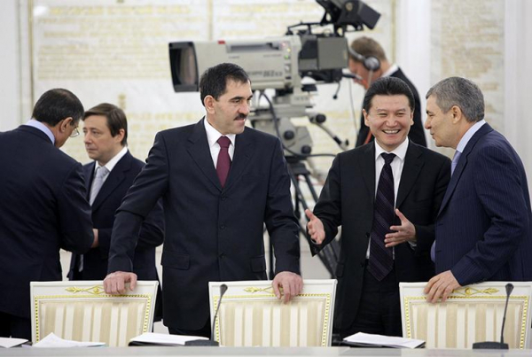 Александр Хлопонин