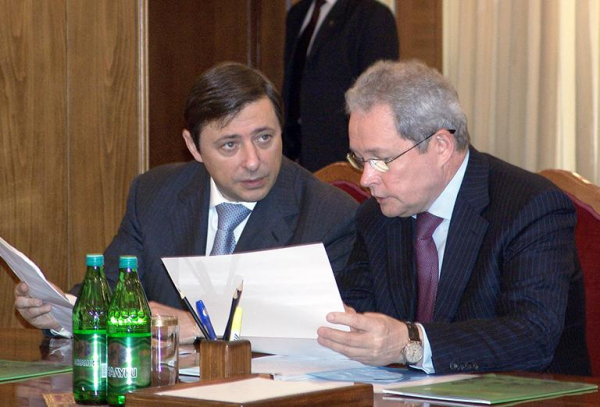 Александр Хлопонин
