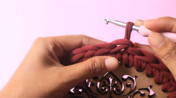 Круглая сумка крючком из трикотажной пряжи
Круглая сумка крючком из трикотажной пряжи