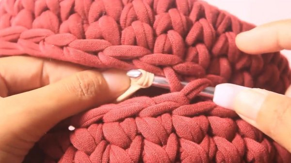 Круглая сумка крючком из трикотажной пряжи
Круглая сумка крючком из трикотажной пряжи