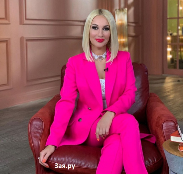Лера Кудрявцева показала, как отдыхает с дочкой во Франции (видео) Лера Кудрявцева показала, как отдыхает с дочкой во Франции (видео)