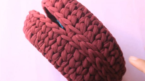 Круглая сумка крючком из трикотажной пряжи
Круглая сумка крючком из трикотажной пряжи