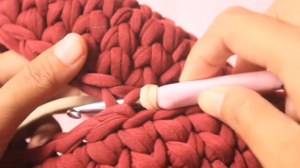 Круглая сумка крючком из трикотажной пряжи
Круглая сумка крючком из трикотажной пряжи
