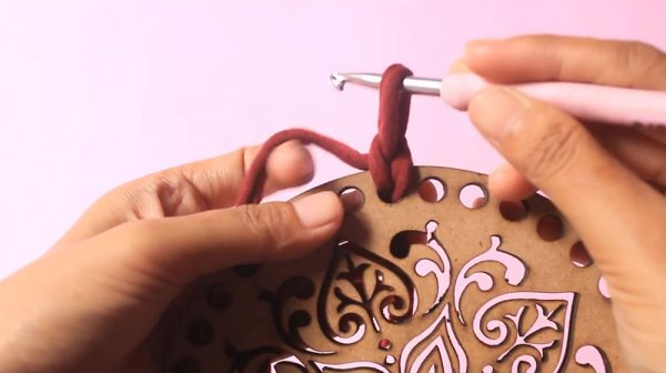 Круглая сумка крючком из трикотажной пряжи
Круглая сумка крючком из трикотажной пряжи