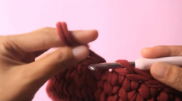 Круглая сумка крючком из трикотажной пряжи
Круглая сумка крючком из трикотажной пряжи