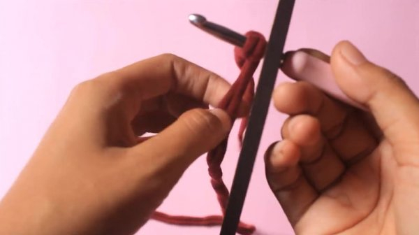 Круглая сумка крючком из трикотажной пряжи
Круглая сумка крючком из трикотажной пряжи