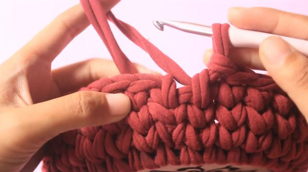 Круглая сумка крючком из трикотажной пряжи
Круглая сумка крючком из трикотажной пряжи