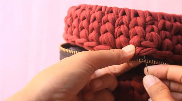 Круглая сумка крючком из трикотажной пряжи
Круглая сумка крючком из трикотажной пряжи