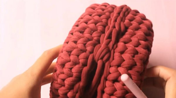 Круглая сумка крючком из трикотажной пряжи
Круглая сумка крючком из трикотажной пряжи