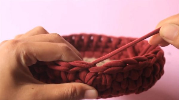Круглая сумка крючком из трикотажной пряжи
Круглая сумка крючком из трикотажной пряжи
