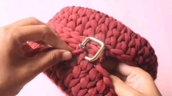 Круглая сумка крючком из трикотажной пряжи
Круглая сумка крючком из трикотажной пряжи