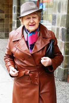 Как одеваться женщине после 70 лет
Как одеваться женщине после 70 лет