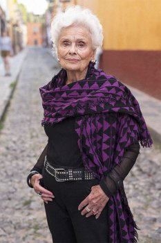 Как одеваться женщине после 70 лет
Как одеваться женщине после 70 лет
