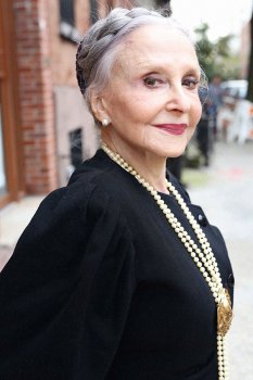 Как одеваться женщине после 70 лет
Как одеваться женщине после 70 лет