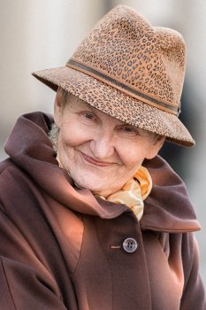 Как одеваться женщине после 70 лет
Как одеваться женщине после 70 лет